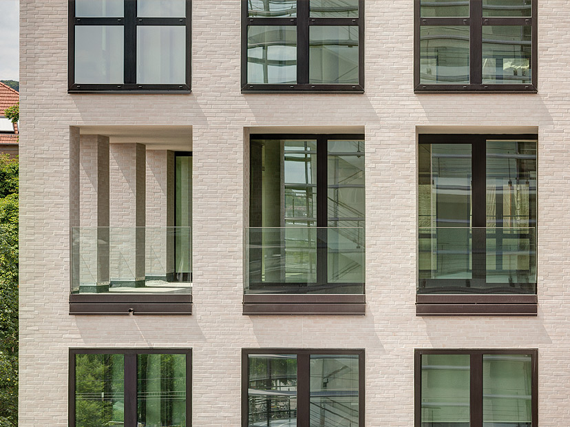 Клинкерная фасадная плитка облицовочная под кирпич Stroeher (Штроер) Glanzstueck Glanzstueck № 3 рельефная, 440*52*14 мм