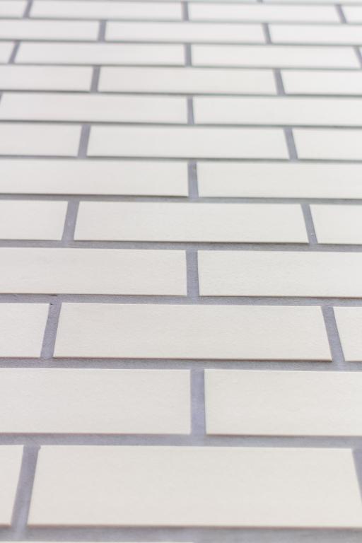 Клинкерная фасадная плитка облицовочная под кирпич Stroeher (Штроер) Keravette Chromatic 140 weiss гладкая NF11, 240*71*11 мм