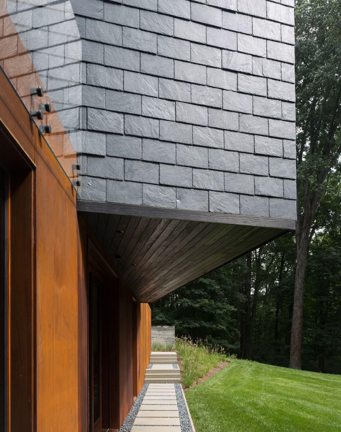 Натуральный сланец и клинкер для фасадов и кровли