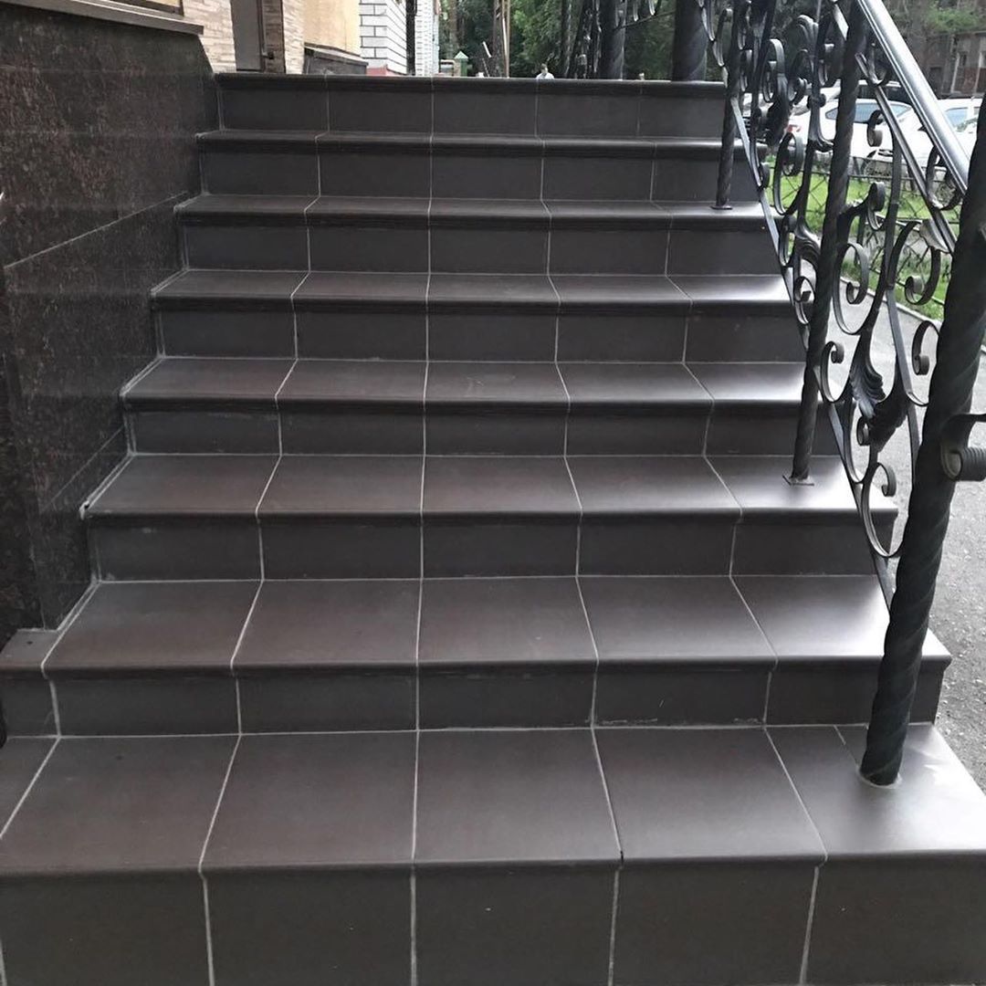 Natural Brown Duro ступень флорентинер противоскользящая с капиносом, коричневая 330x300x11 мм