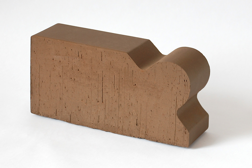 12.201120L Кирпич фигурный полнотелый Lode Brunis F20 гладкий, 250*120*65 мм