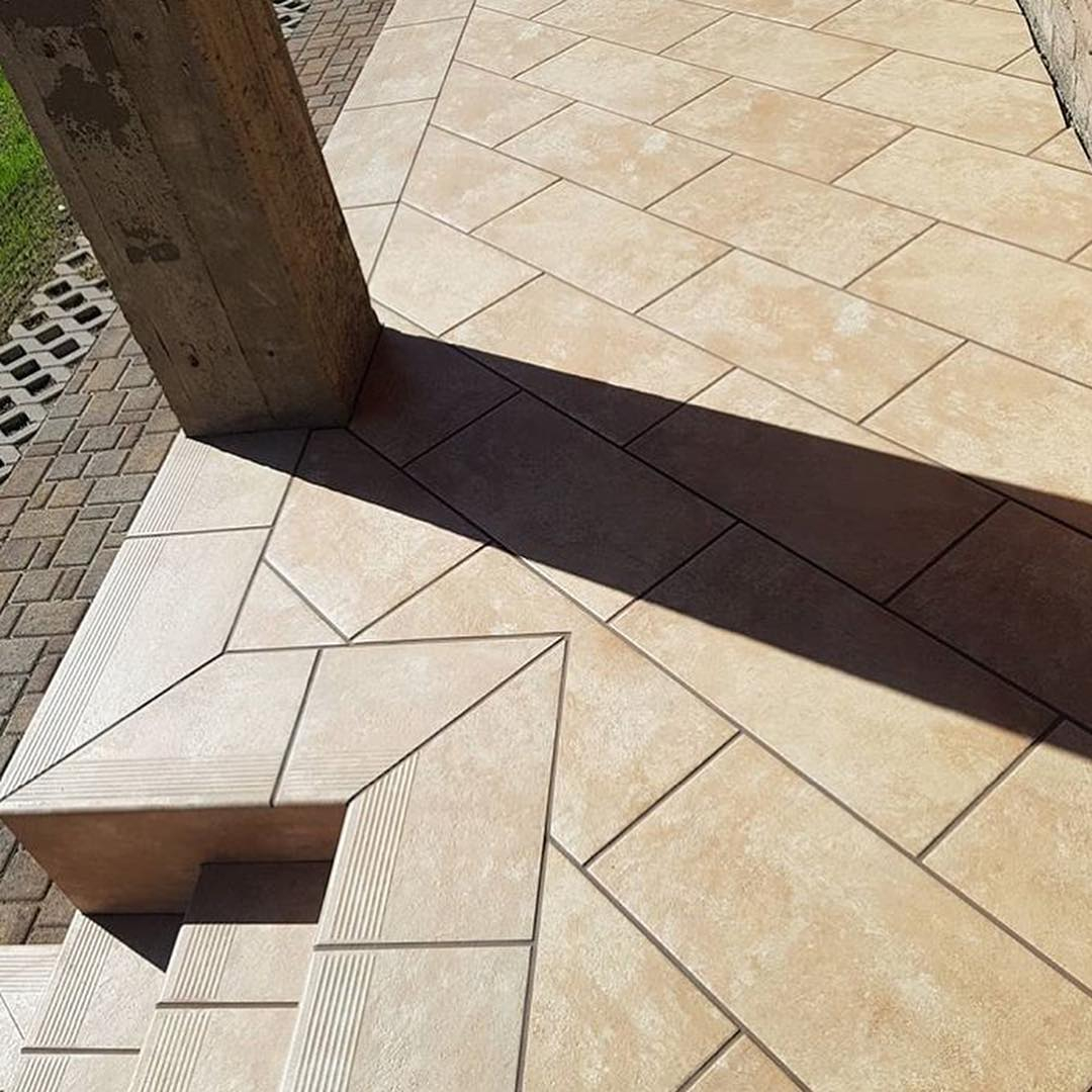 Ilario Beige клинкерная ступень с насечками противоскользящая 300x300x11 мм