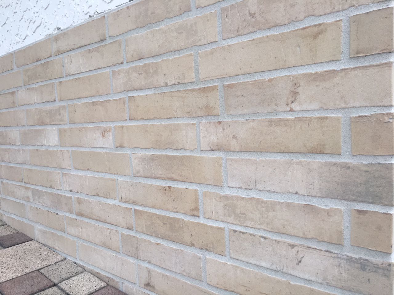 Клинкерная фасадная плитка облицовочная под кирпич Stroeher (Штроер) Kontur EG 470 beige engobiert рельефная, 240*52*12 мм