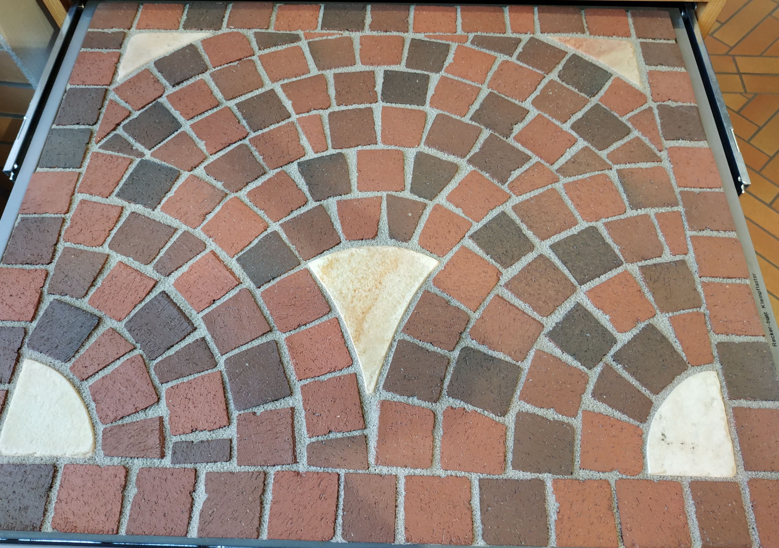 Тротуарная плитка / брусчатка Клинкерная ABC Recker-bunt (Реккер-бунт), делится на 8 частей 180*118/60*60*52 мм