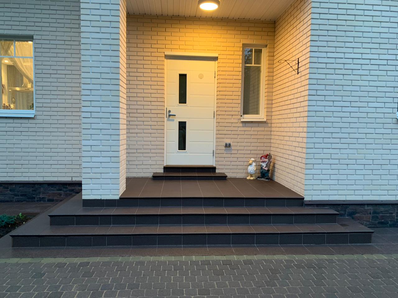 Natural Brown Duro ступень флорентинер противоскользящая с капиносом, коричневая 330x300x11 мм