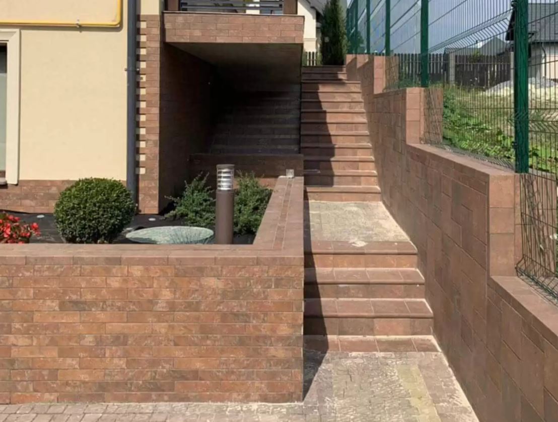 Manhattan Red Exagres 330*330*12 мм, клинкерная ступень флорентинер- с капиносом, противоскользящая