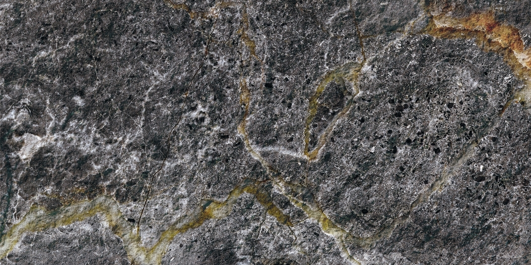 Rough Surface Sahara Noir (глубокий тёмный камень с контрастными прожилками)— гибкий камень 1200×600 мм