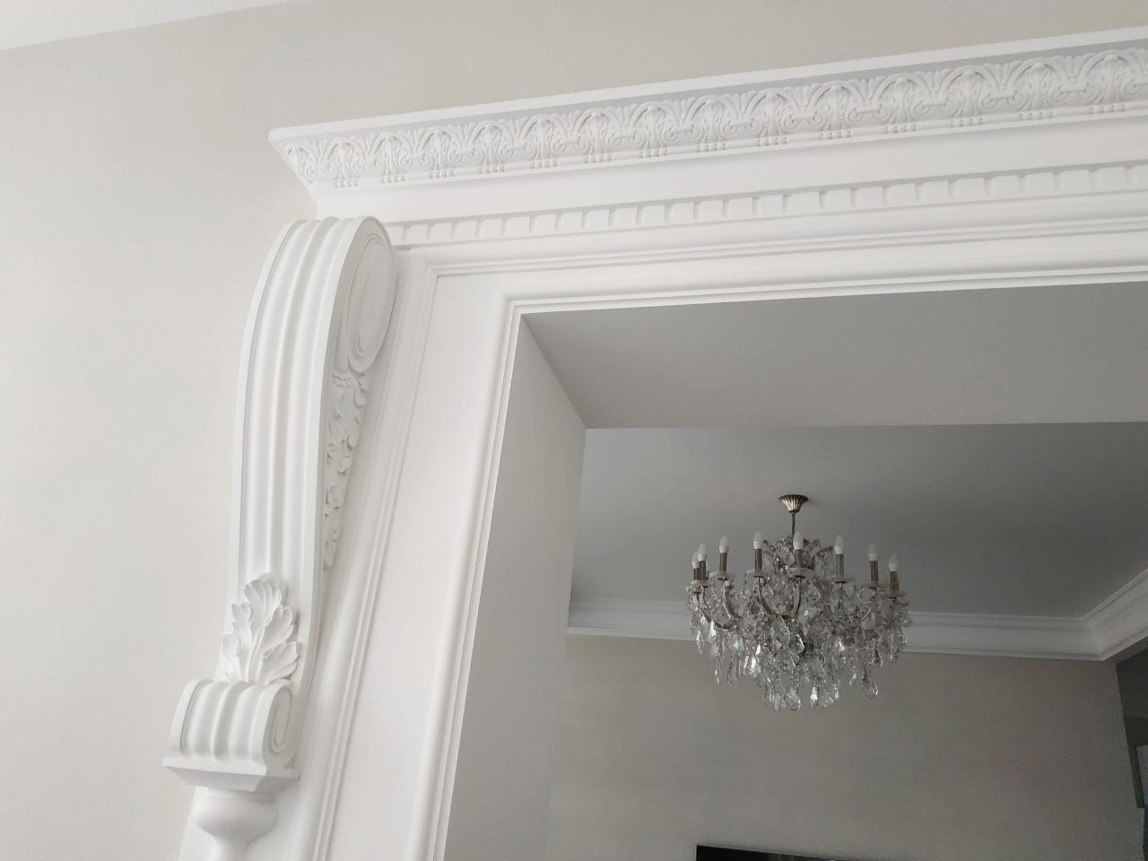 Архитектурный портал в классическом интерьере: тонкое сочетание стиля и технологии