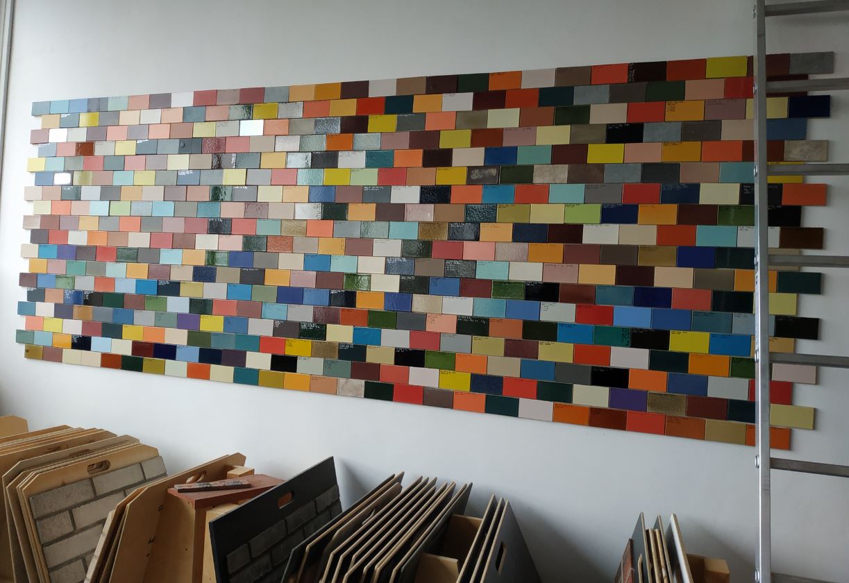 Клинкерная глазурованная фасадная плитка под кирпич цвет по RAL- уникальные цветовые решения