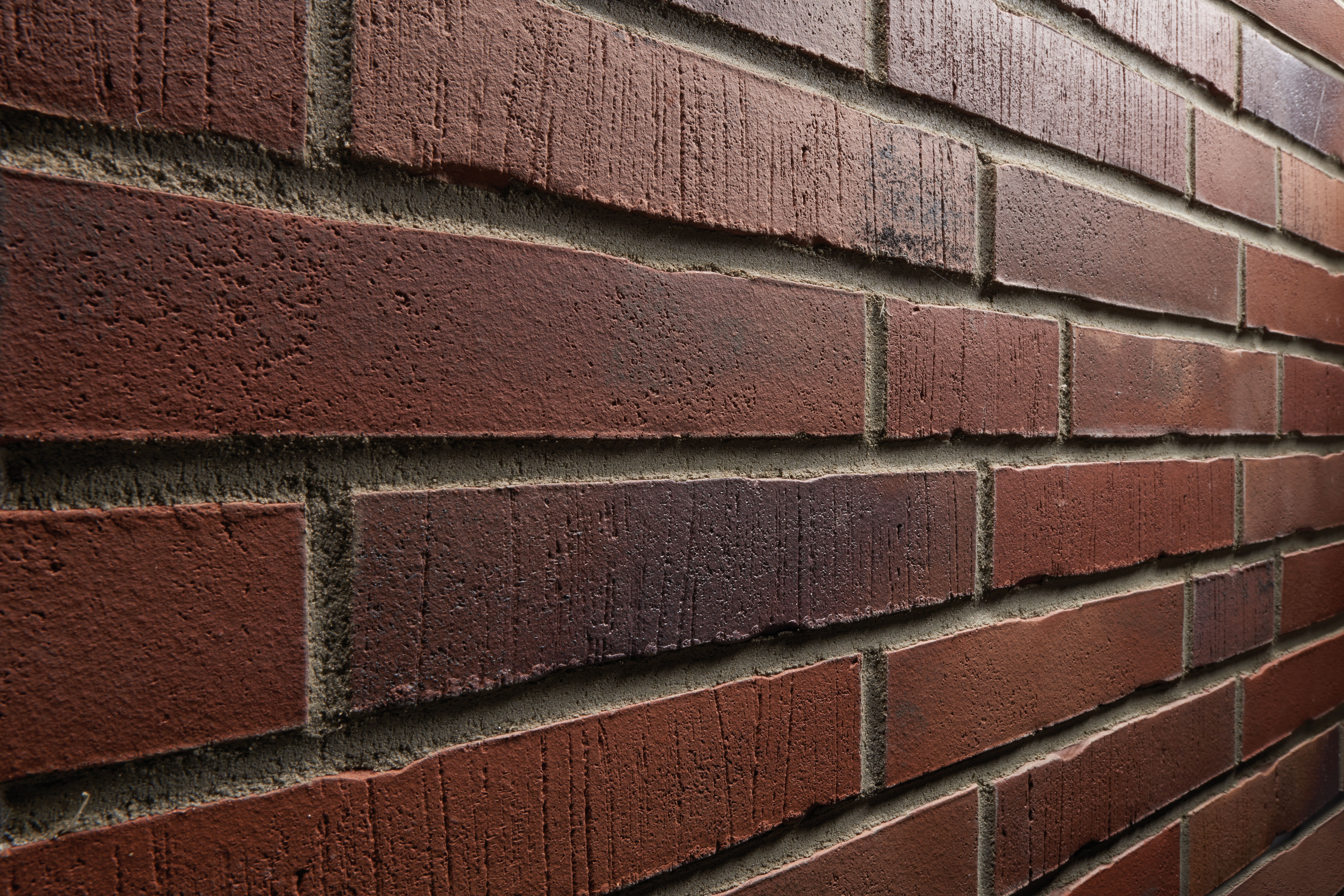 Клинкерная фасадная плитка облицовочная под кирпич Stroeher (Штроер) Handstrich 392 rotrost шероховатая, 240*52*14 мм