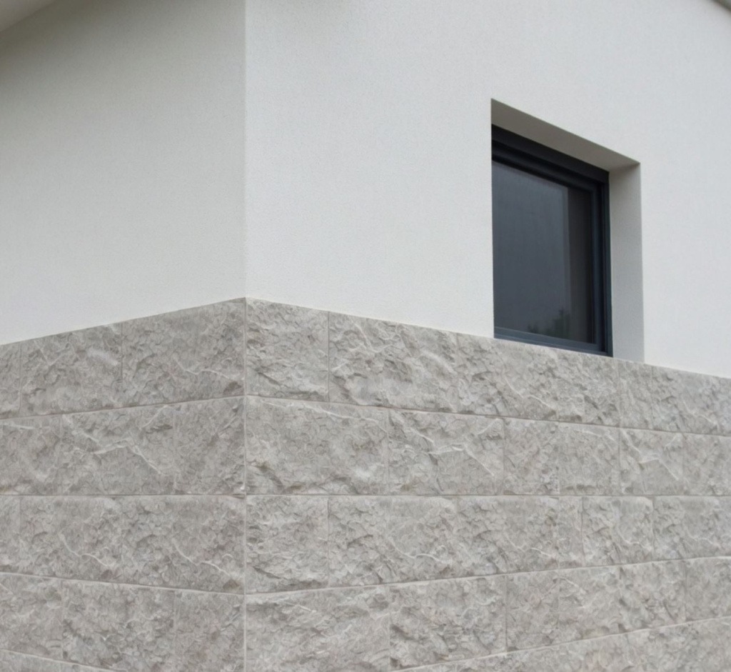 Terra TERRABIG Silver Grey на фасаде дома