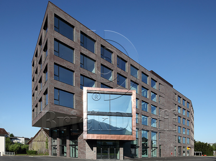 Клинкерная фасадная плитка облицовочная под кирпич Stroeher (Штроер) Keraprotect Chromatic 336 metallic black гладкая NF11, 240*71*11 мм