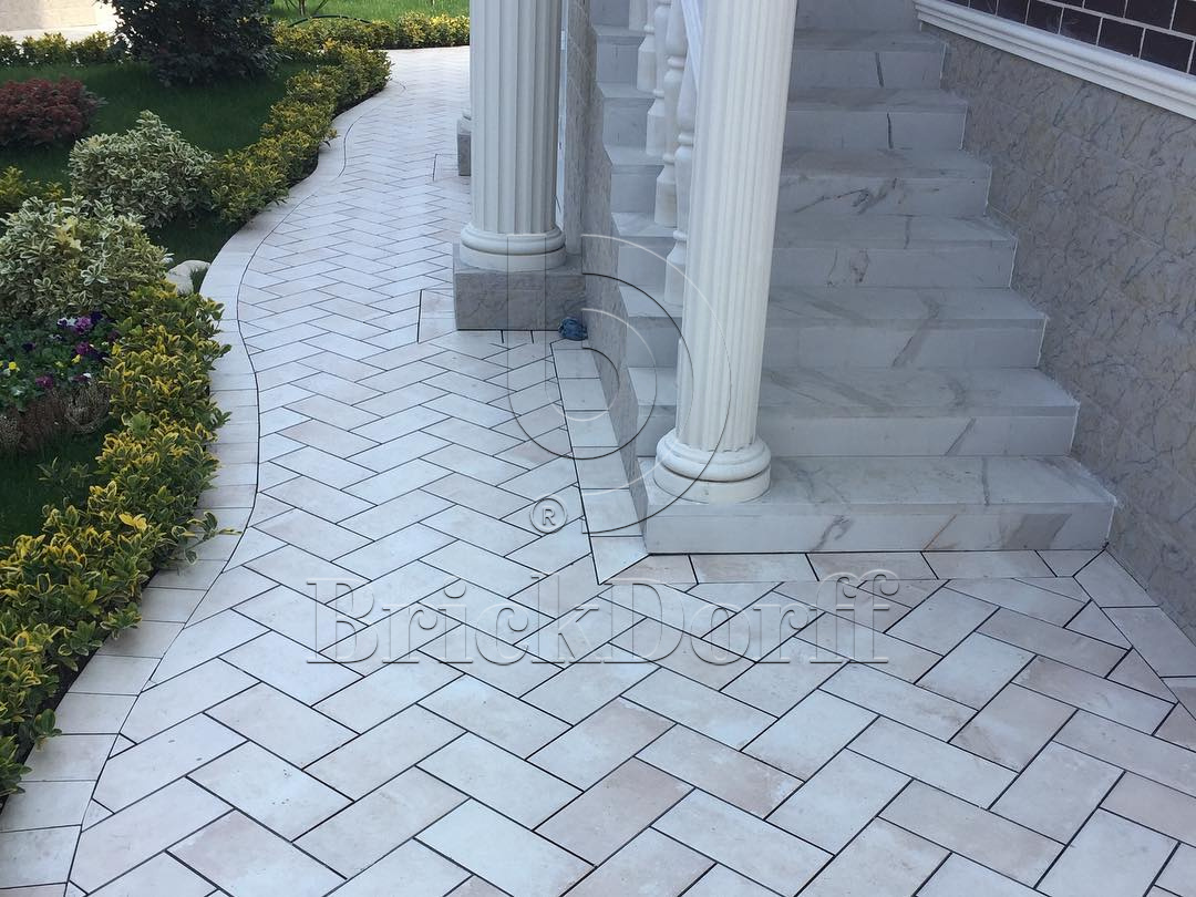 Scandiano Beige ступень флорентинер противоскользящая с капиносом, бежевая 330x300x11 мм