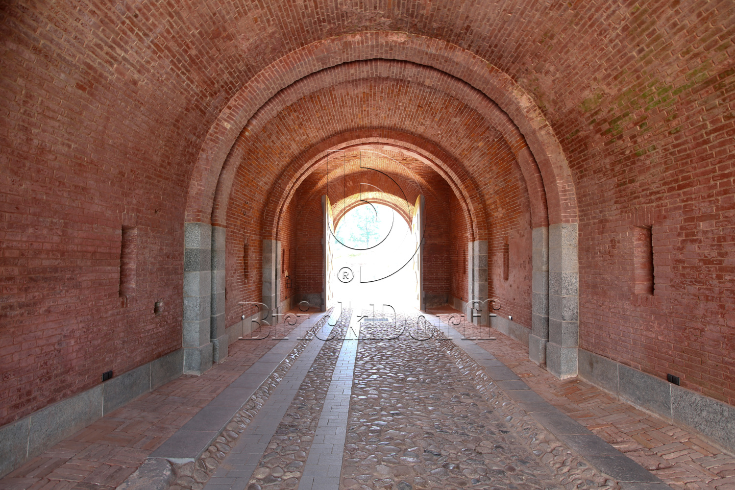 Кирпич клинкерный облицовочный красный, Lode SENCIS естественная, 290*140*75 мм