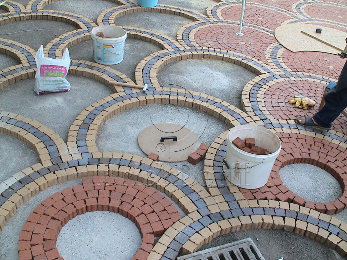 Красная тротуарная плитка/брусчатка клинкерная , мозаика с фаской (делится на 8 частей 60х60х52) 240*120*52 мм, пятый элемент