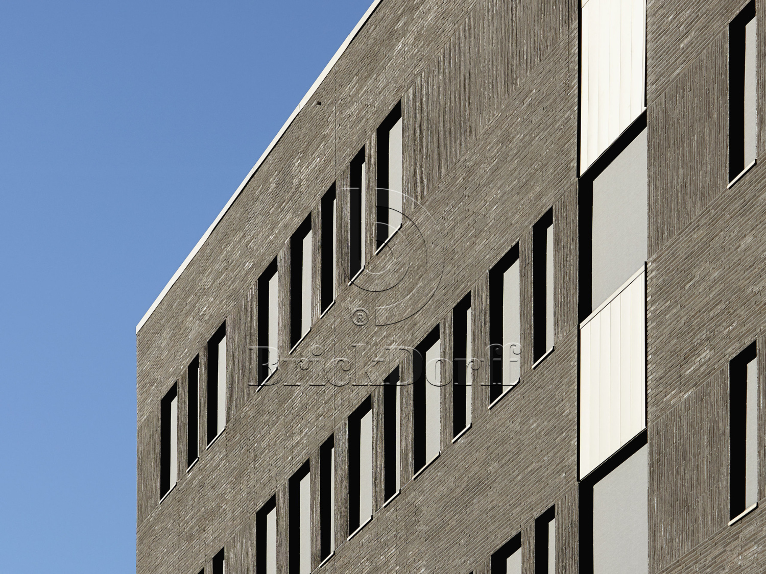 Клинкерная фасадная плитка облицовочная под кирпич под кирпич Stroeher (Штроер) Zeitlos 359 kohlenglanz рельефная, 400*35*14 мм