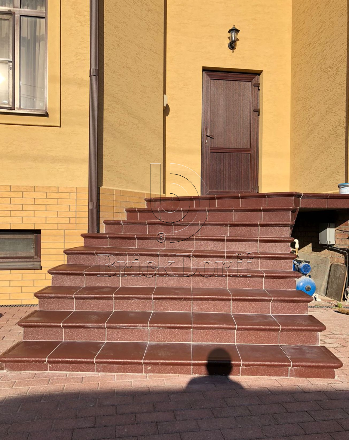 201 Плитка базовая противоскользящая уличная, коричневая 310*310*17 мм