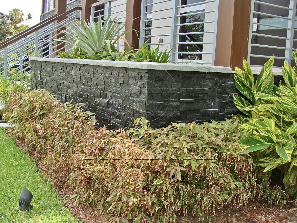 Кварцит Черный 350*180*10\12 мм, натуральный камень для фасада и интерьера BD