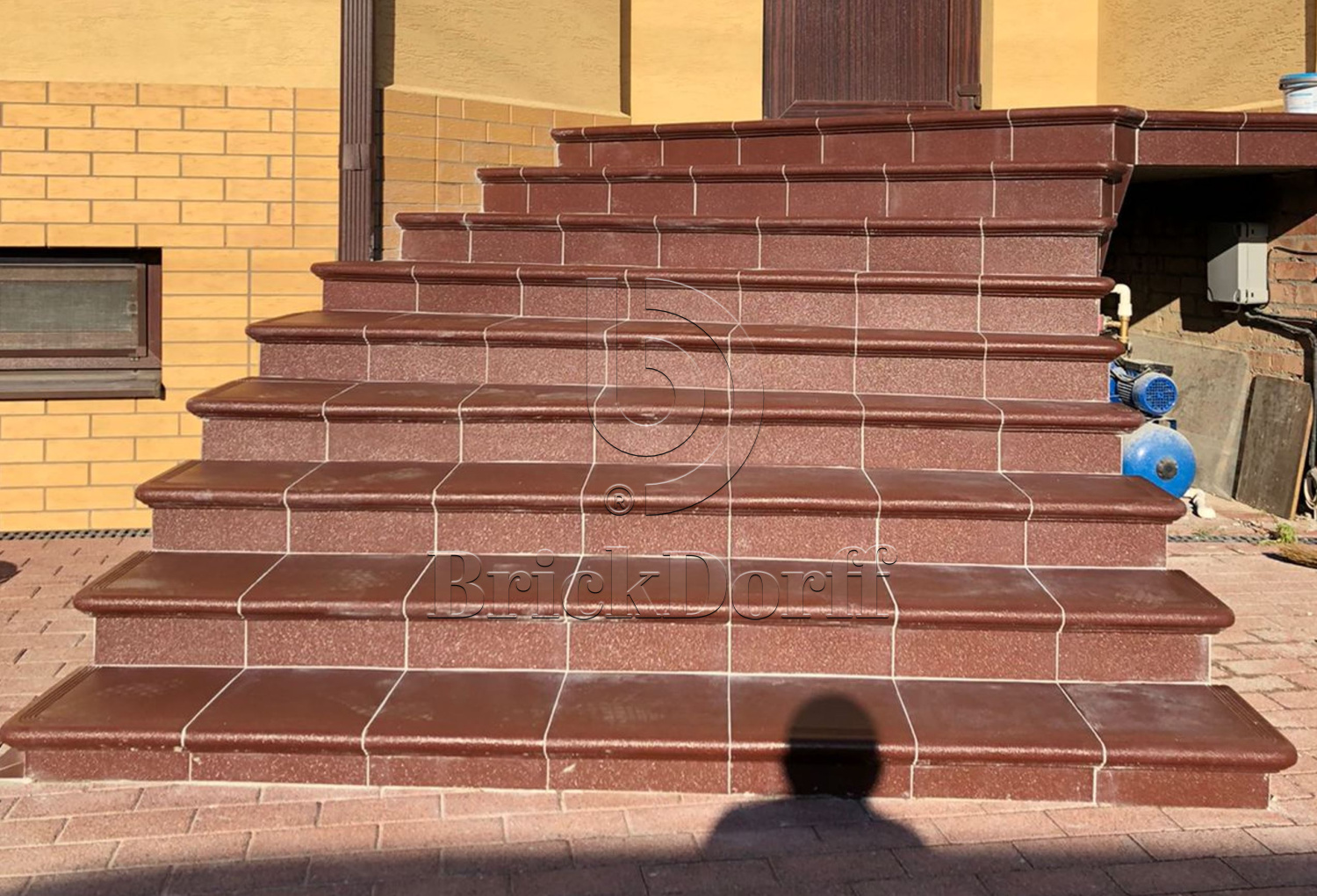 201 Плитка базовая противоскользящая уличная, коричневая 310*310*17 мм