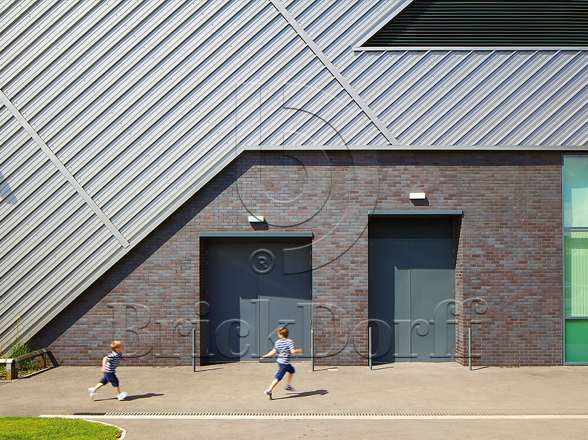 Клинкерная фасадная плитка облицовочная под кирпич Stroeher (Штроер) Keraprotect Chromatic 336 metallic black гладкая NF11, 240*71*11 мм