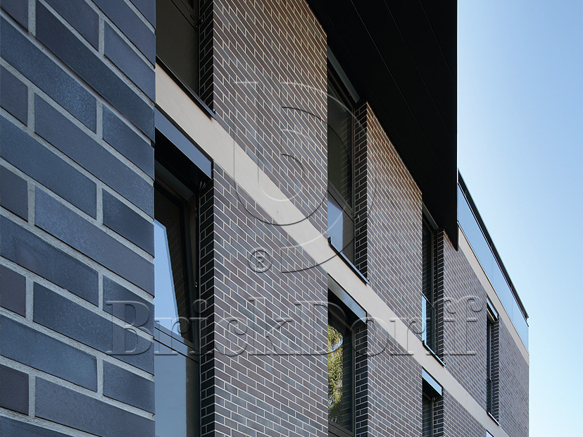 Клинкерная фасадная плитка облицовочная под кирпич Stroeher (Штроер) Keraprotect Chromatic 336 metallic black гладкая NF11, 240*71*11 мм