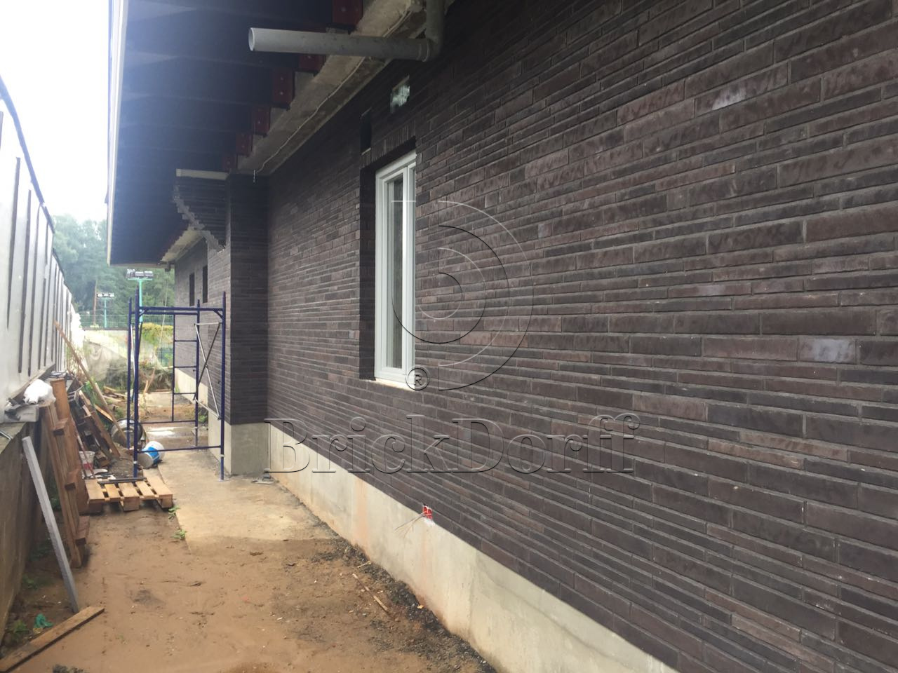 Клинкерная фасадная плитка облицовочная под кирпич под кирпич Stroeher (Штроер) Zeitlos 359 kohlenglanz рельефная, 400*35*14 мм