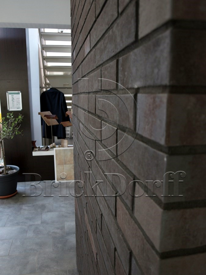 Клинкерная фасадная плитка облицовочная под кирпич под кирпич Stroeher (Штроер) Zeitlos 359 kohlenglanz рельефная, 400*35*14 мм