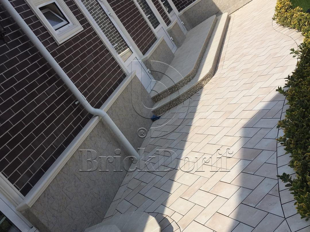 Scandiano Beige ступень флорентинер противоскользящая с капиносом, бежевая 330x300x11 мм