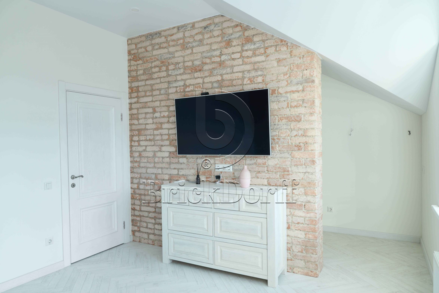 1 Скандинавский кирпич 250-260*60-70*15 мм, декоративный камень для фасада и интерьера Petra