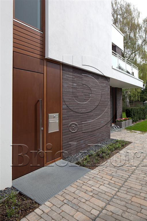 Клинкерная фасадная плитка облицовочная под кирпич под кирпич Stroeher (Штроер) Zeitlos 359 kohlenglanz рельефная, 400*35*14 мм