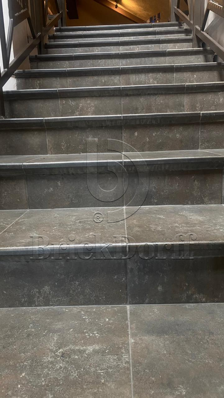 Ilario Braun ступень флорентинер противоскользящая с капиносом, коричневая 330x300x11 мм