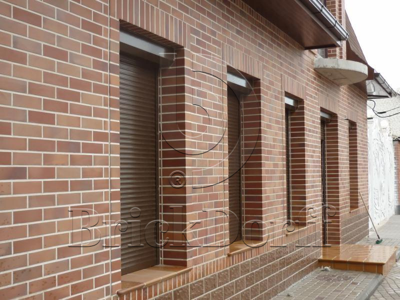 Клинкерная фасадная плитка облицовочная под кирпич Stroeher (Штроер) Keravette Chromatic 316 patrizienrot ofenbunt рельефная DF8, 240*52*8 мм