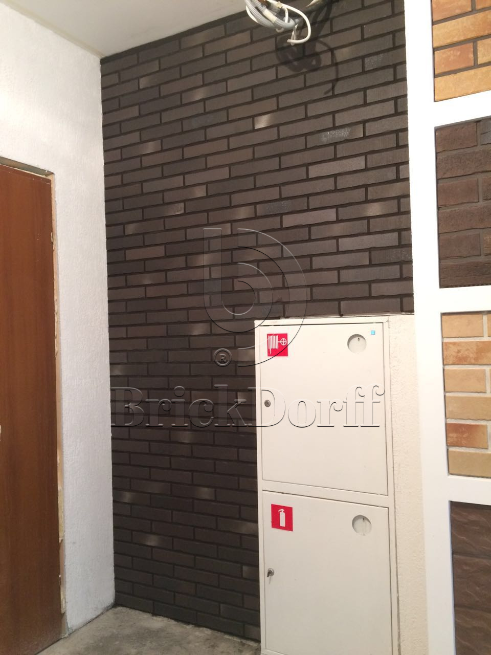 Клинкерная фасадная плитка облицовочная под кирпич Stroeher (Штроер) Handstrich 394 schwarzkreide шероховатая, 240*52*14 мм