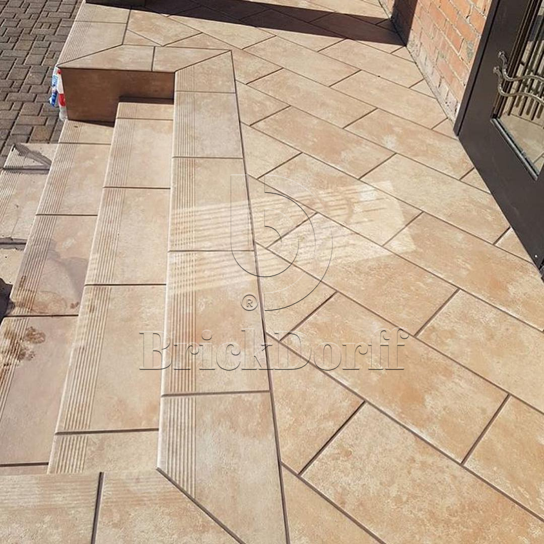 Ilario Beige клинкерная ступень с насечками противоскользящая 300x300x11 мм