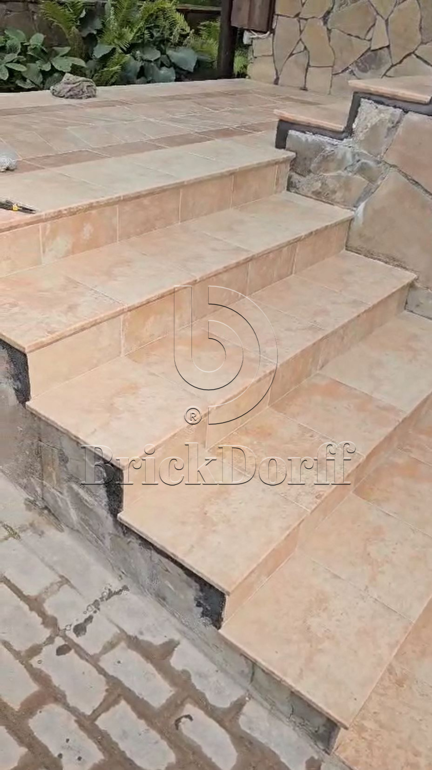 Ilario Beige ступень угловая флорентинер противоскользящая с капиносом 330x330x11 мм