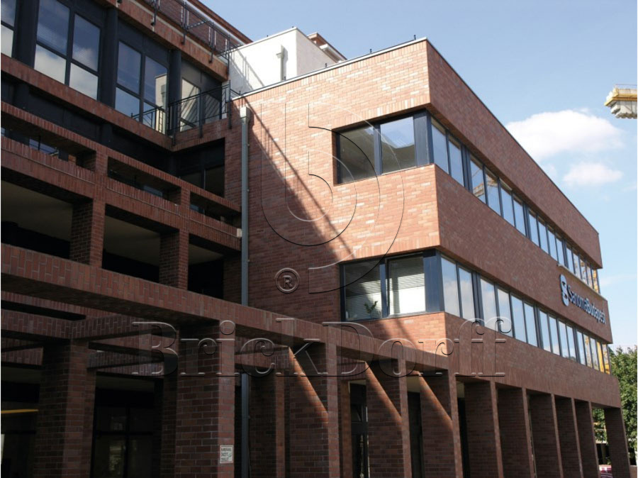 Клинкерная фасадная плитка облицовочная под кирпич Stroeher (Штроер) Keravette Chromatic 316 patrizienrot ofenbunt рельефная DF8, 240*52*8 мм