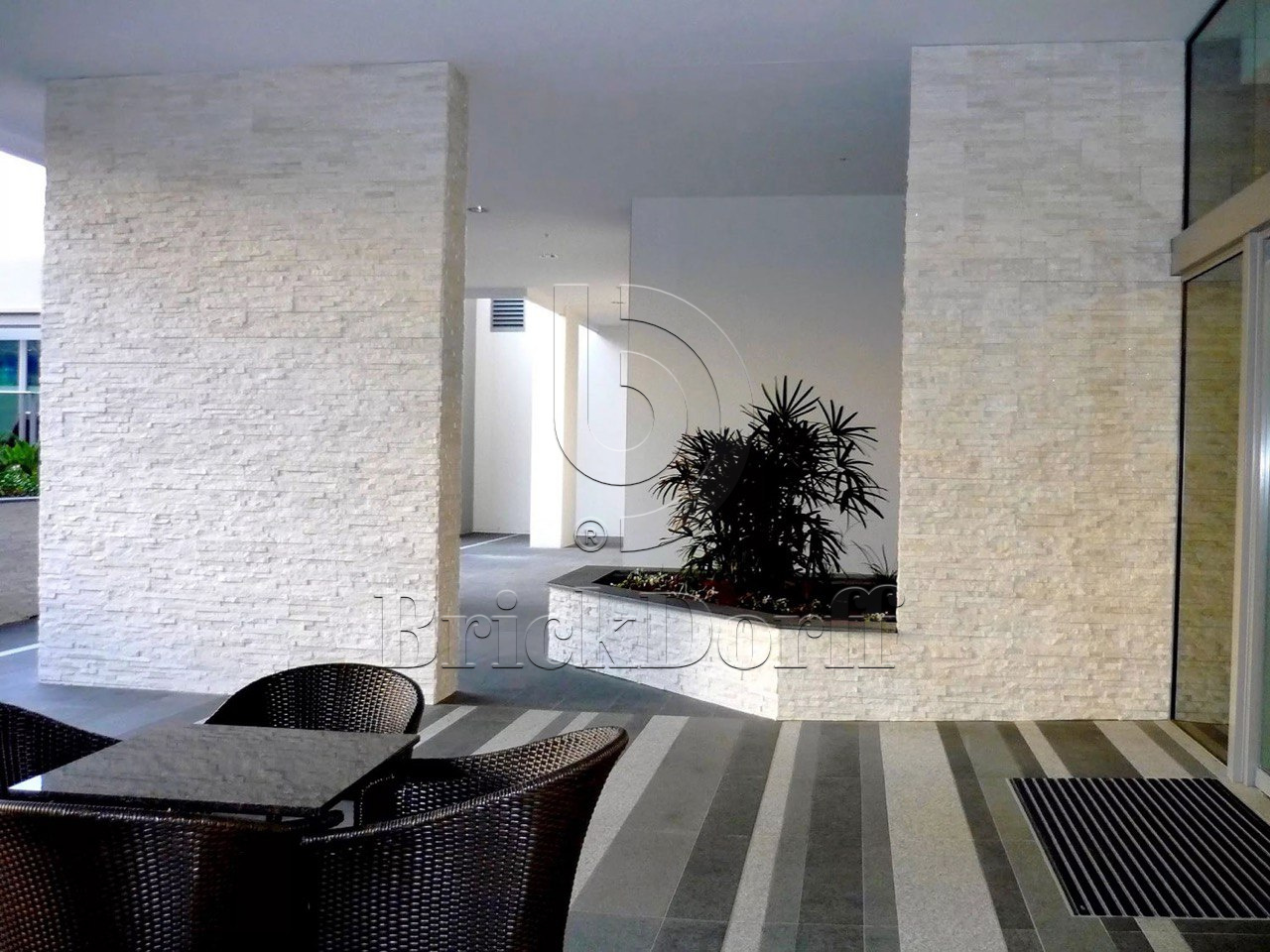 Кварцит Белый 600*150*10-20 мм, натуральный камень для интерьера BD