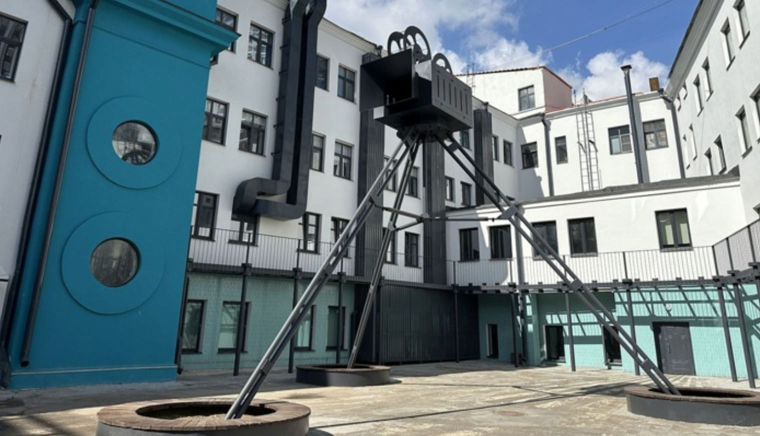 Реконструкция фасада внутреннего дворика киностудии им. М. Горького