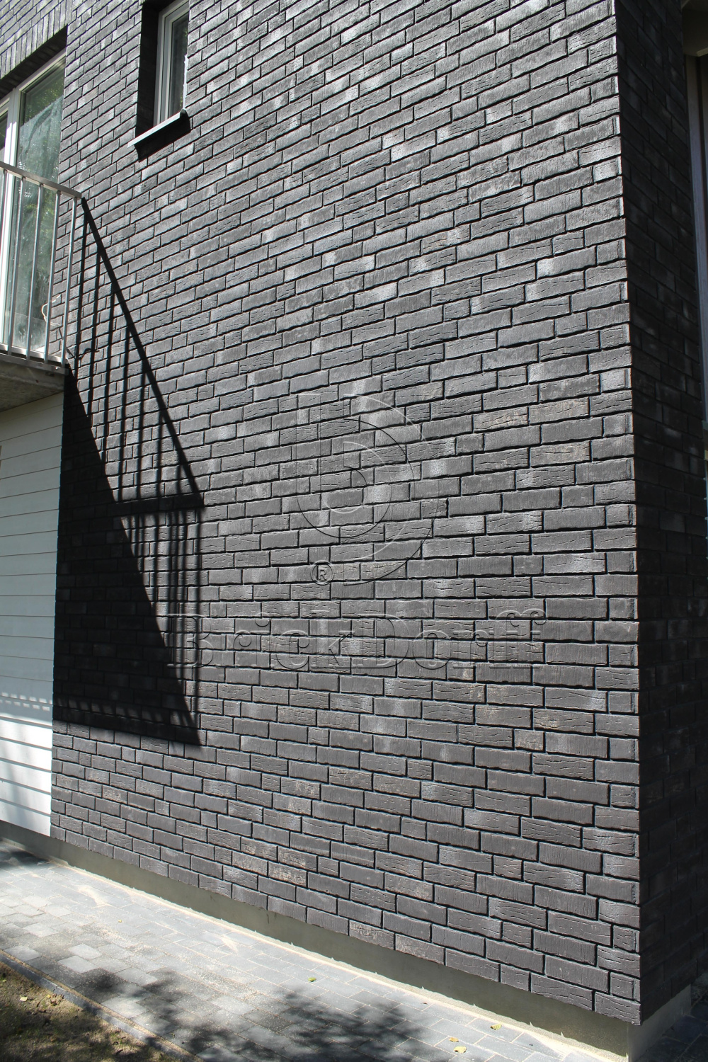 Клинкерная фасадная плитка облицовочная под кирпич Stroeher (Штроер) Steinlinge 376 platinschwarz рельефная NF14, 240*71*14 мм