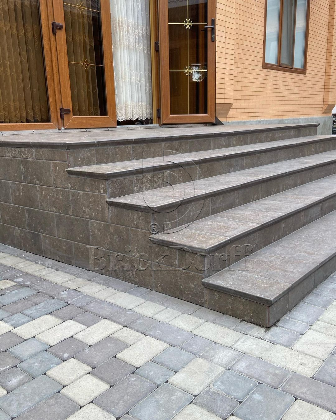 Ilario Braun ступень флорентинер противоскользящая с капиносом, коричневая 330x300x11 мм