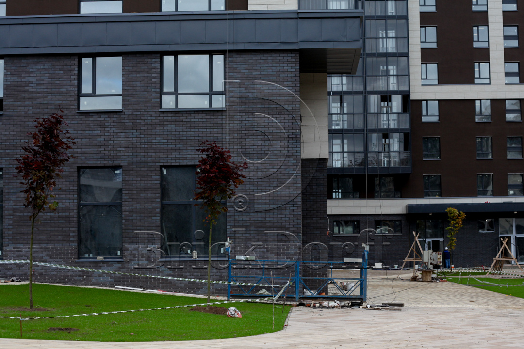 Клинкерная фасадная плитка облицовочная под кирпич Stroeher (Штроер) Keraprotect Chromatic 336 metallic black гладкая NF11, 240*71*11 мм