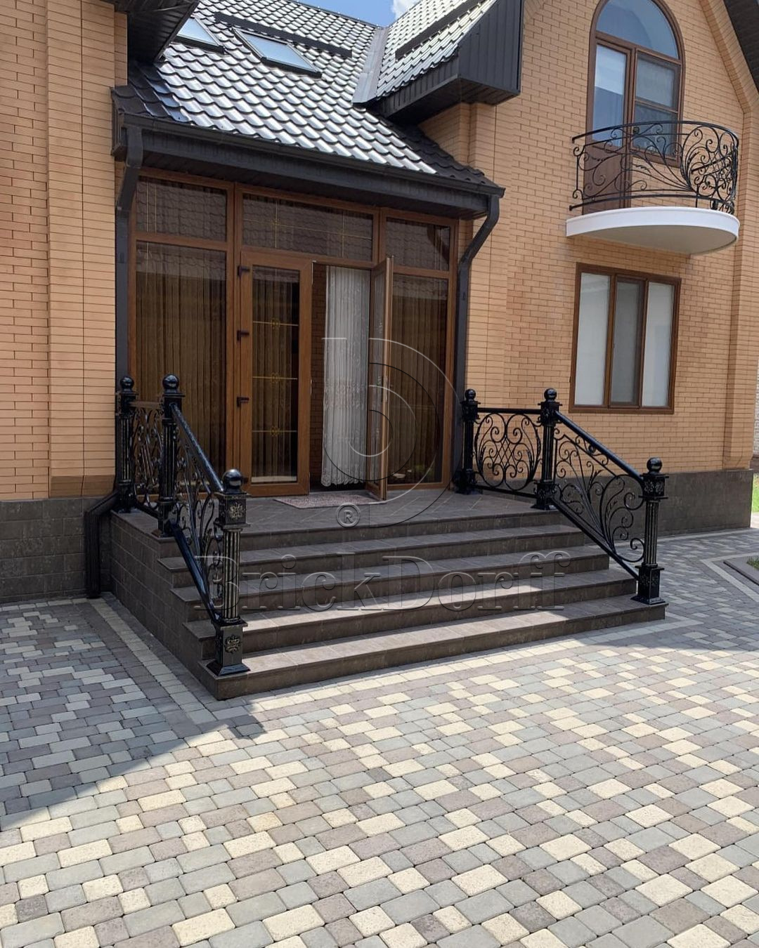 Ilario Braun ступень флорентинер противоскользящая с капиносом, коричневая 330x300x11 мм